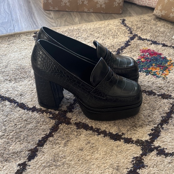 Shoes - Black Crocodile Patterned Women's Loafers